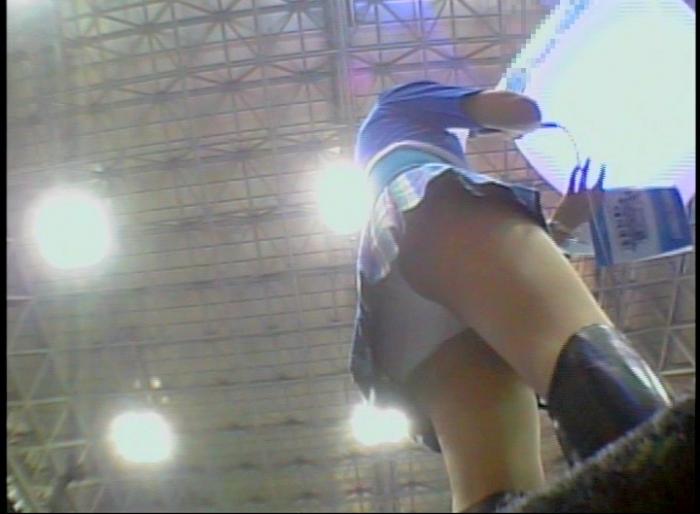 美人イベントコンパニオンパンチラ逆さ撮り02